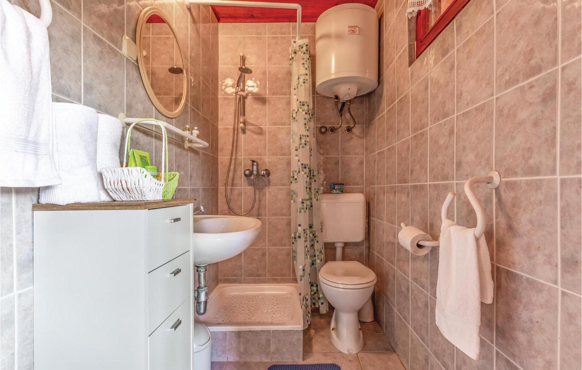 1 Bedroom Pet Friendly Home In Šišan Buitenkant foto
